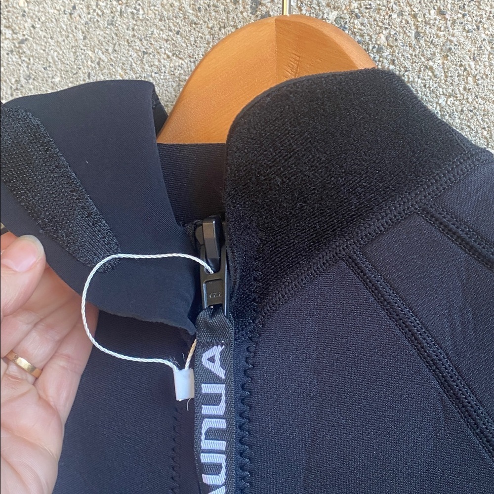 Kids Aunua 3mm Shorty Wetsuit Sz 10 - Picture 9 of 12